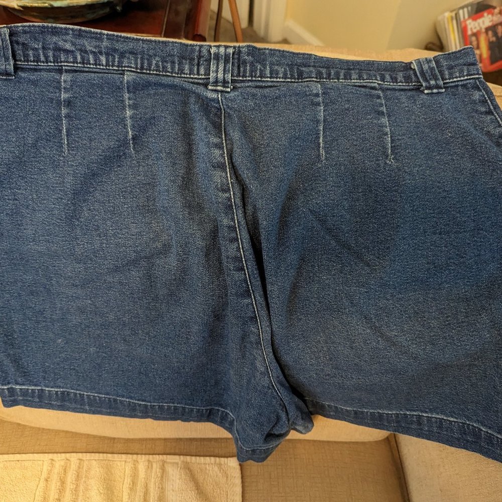 Women's jean shorts, Lee Casuals, size 16 Med